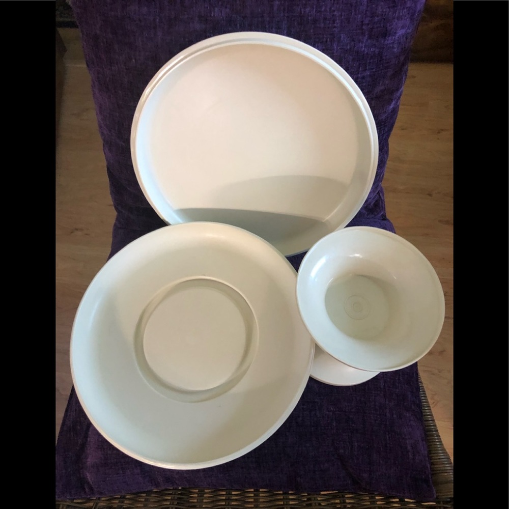 Vintage Tupperware Almond 3 Piece Pedestal Party Server - Picture 3 of 5